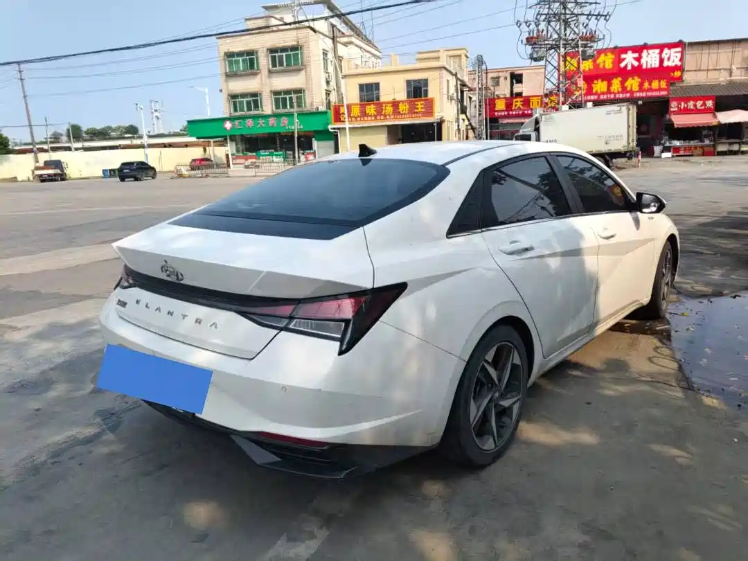 Hyundai Elantra 2021 1.5L CVT GLX Elite Edition фото 4