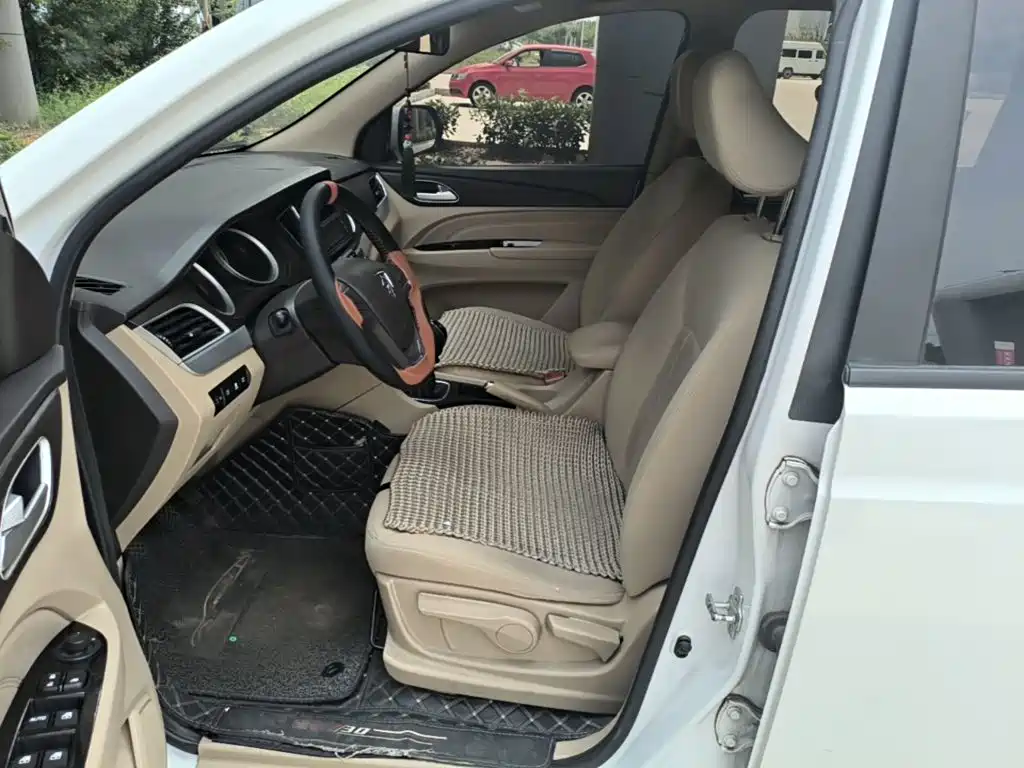 Baojun 730 2021 2019 1.5L Manual Value Edition 7-Seater China VI