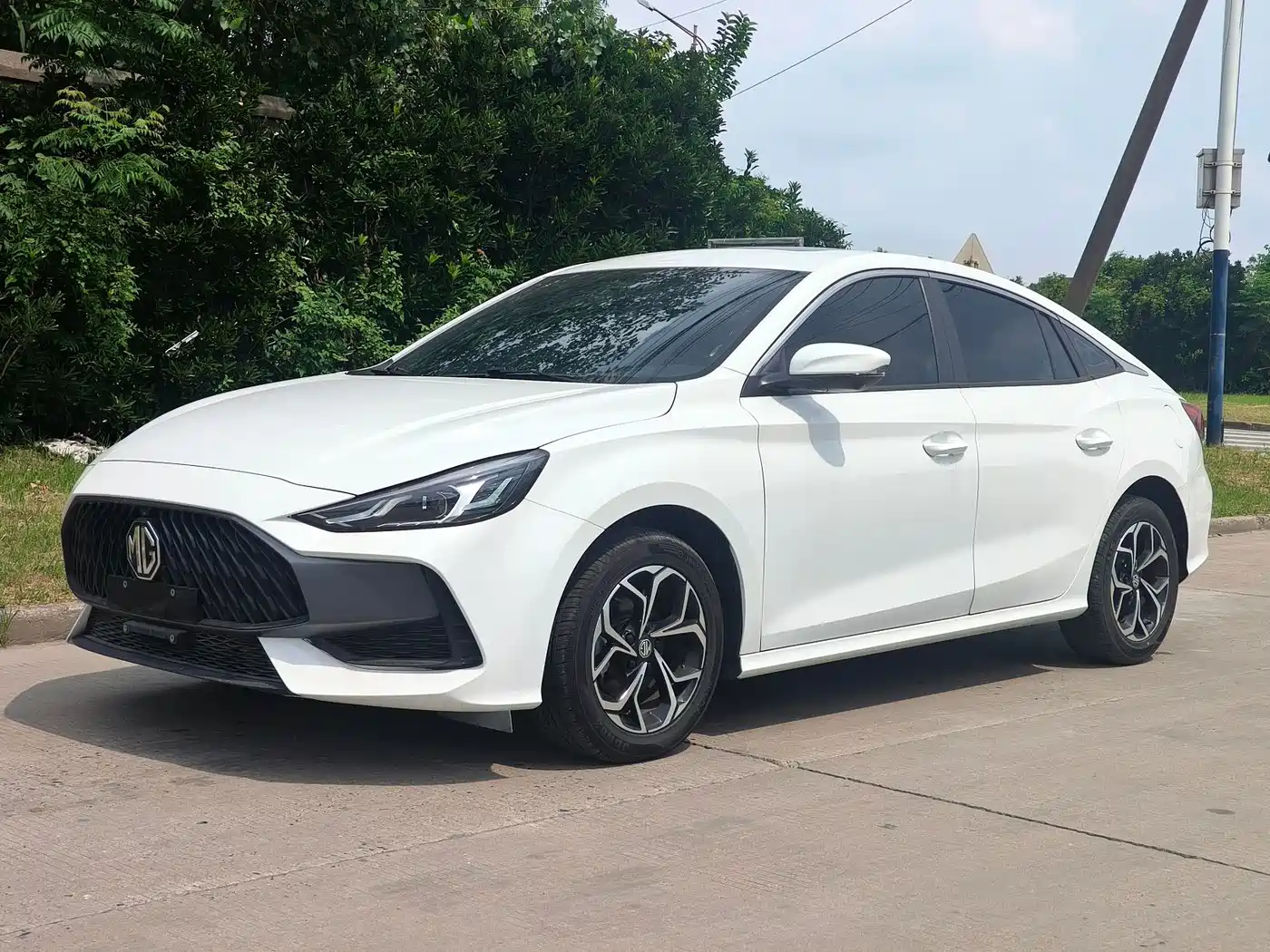 Photo 2 - MG MG5