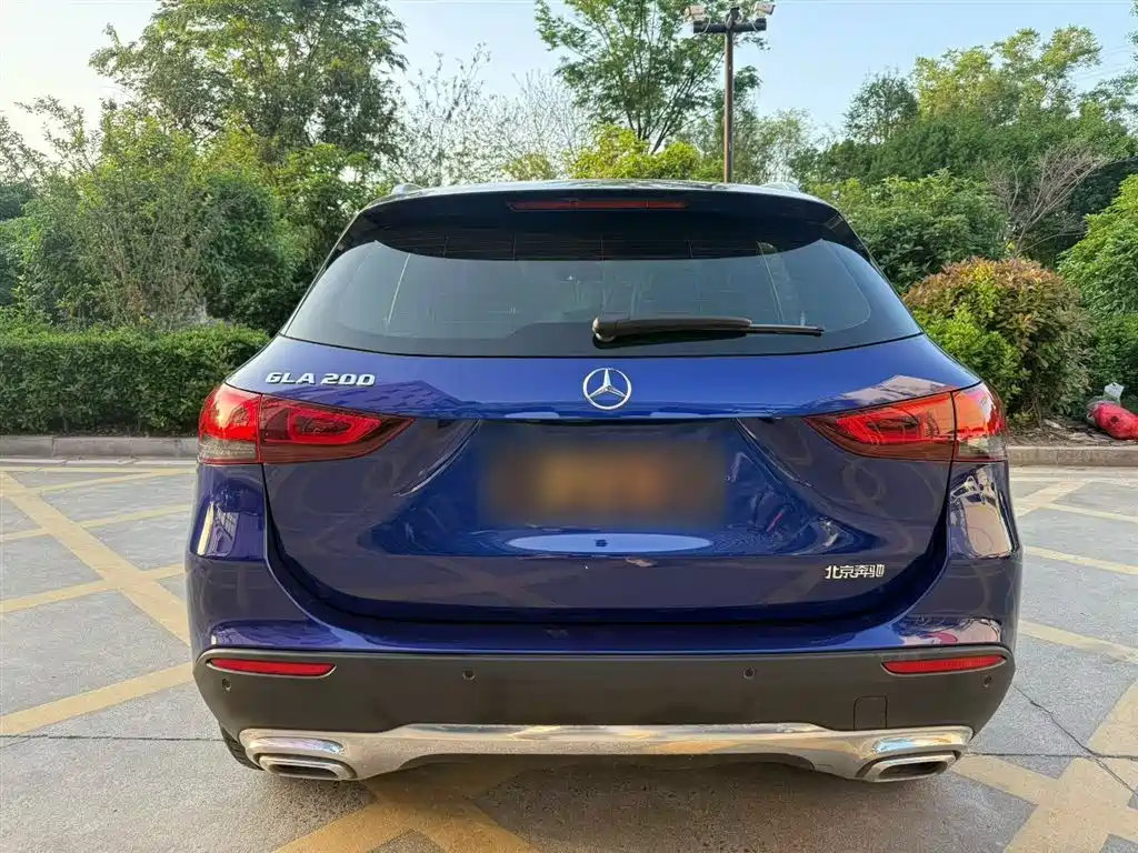 MERCEDES-BENZ GLA