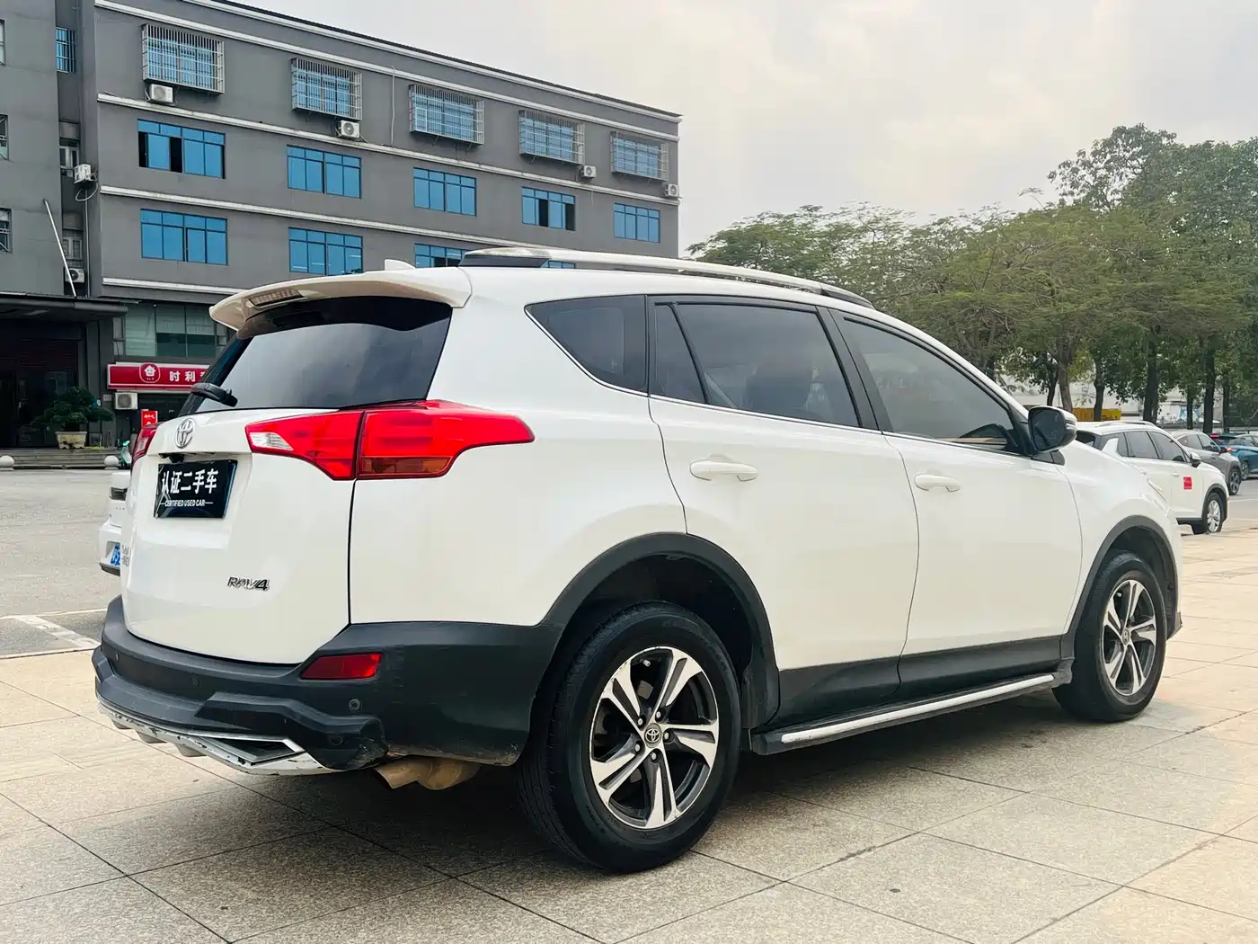 Toyota RAV4 Rongfang 2015 2.0L CVT 2WD Trend Edition фото 5