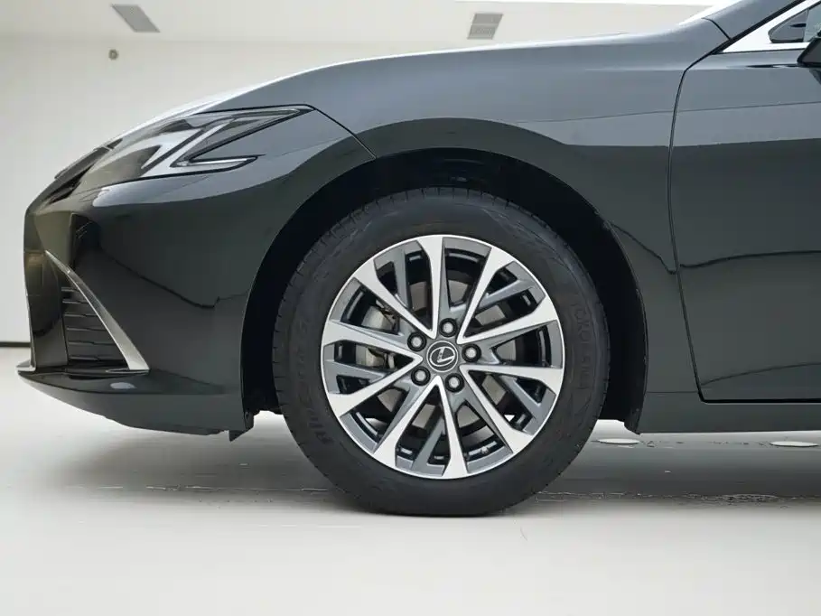 Lexus ES 2025 2025 200 Ultimate Edition