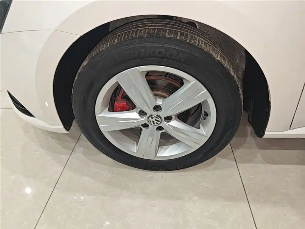 Volkswagen Lavida 2017 1.6L Automatic Trend Edition фото 23