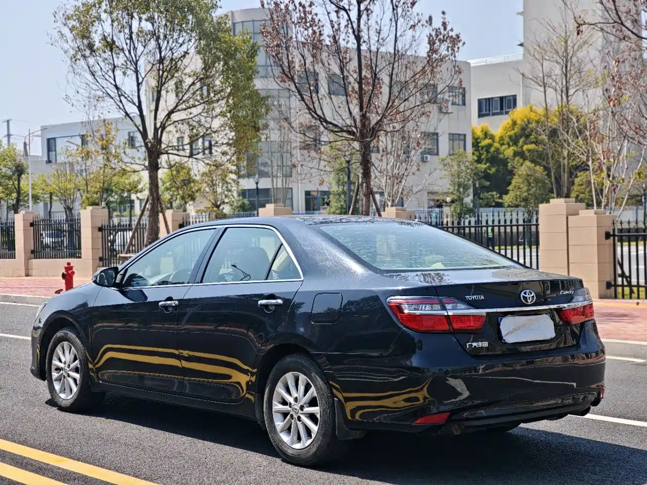 Toyota Camry 2016 2.0E 10th Anniversary Elite Edition фото 7