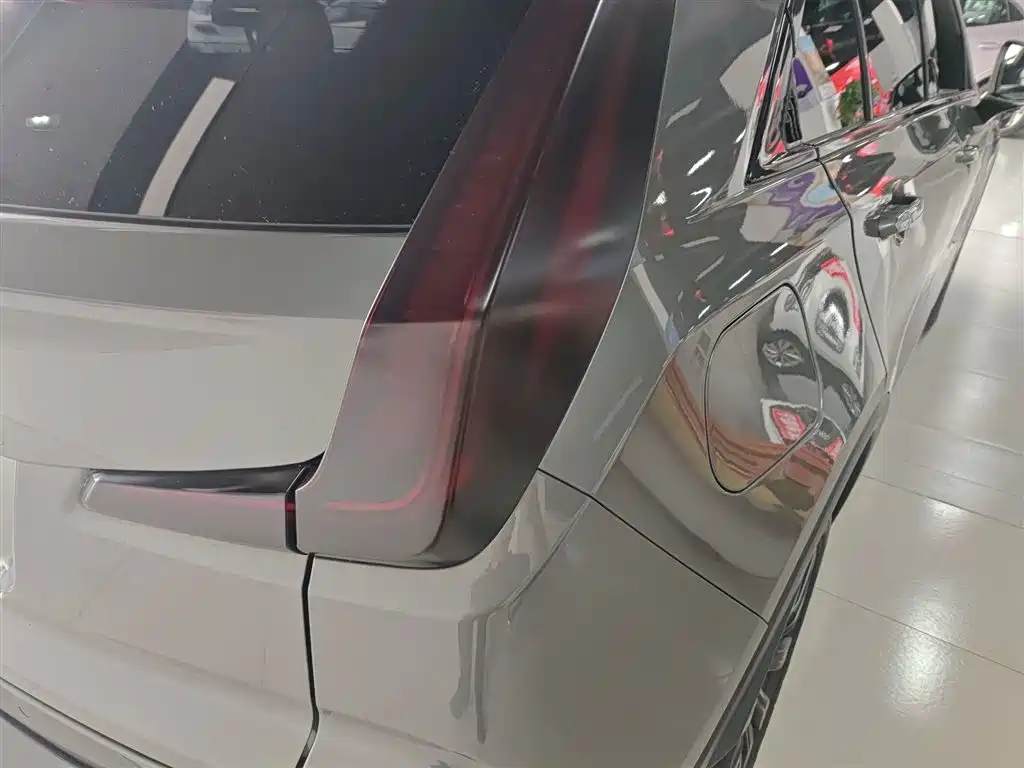 Cadillac XT4 2018 28T FWD Leading Edition фото 8