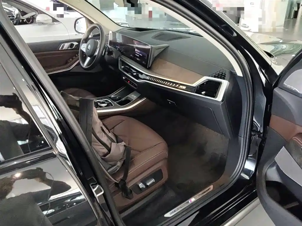 BMW X5 2023 xDrive 30Li Premium M Sport Black Night Package фото 23