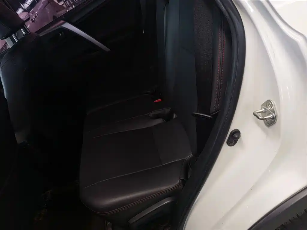 Toyota RAV4 Rongfang 2016 2.0L CVT 2WD Trend (China V) фото 17