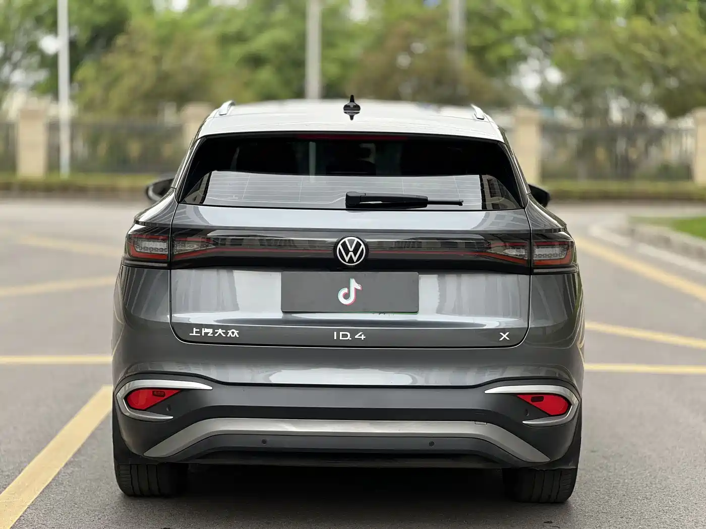 VOLKSWAGEN ID.4 X