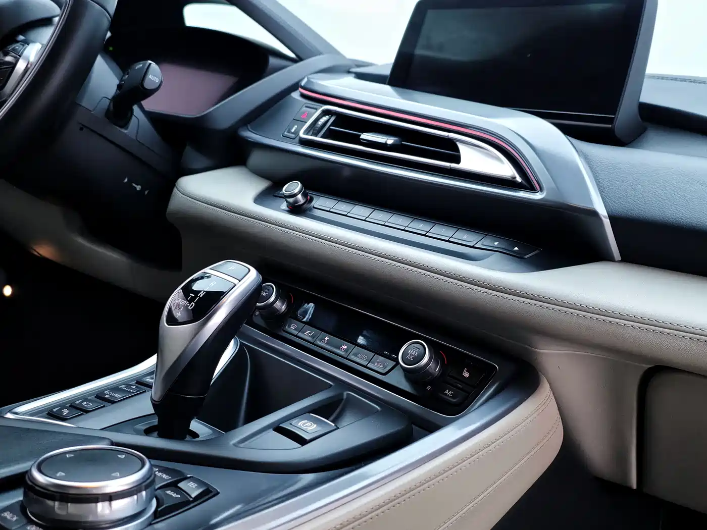 BMW i8 2014 Standard фото 44
