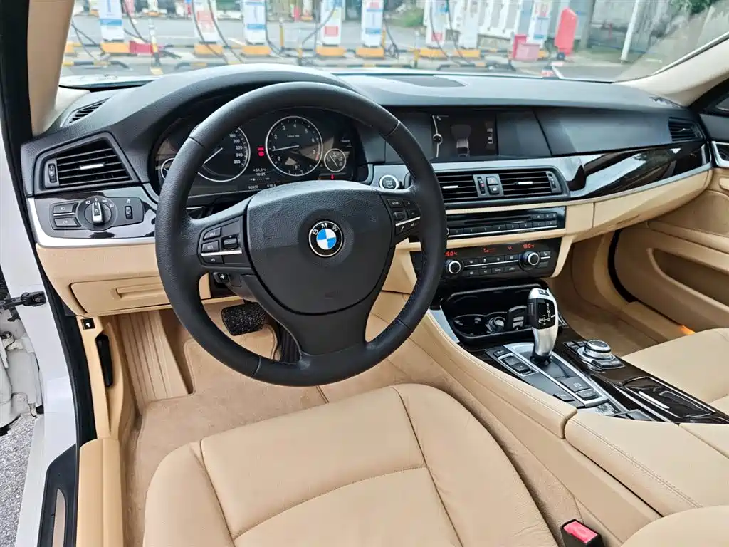 BMW 5 Series 2013 525Li Leadership фото 12
