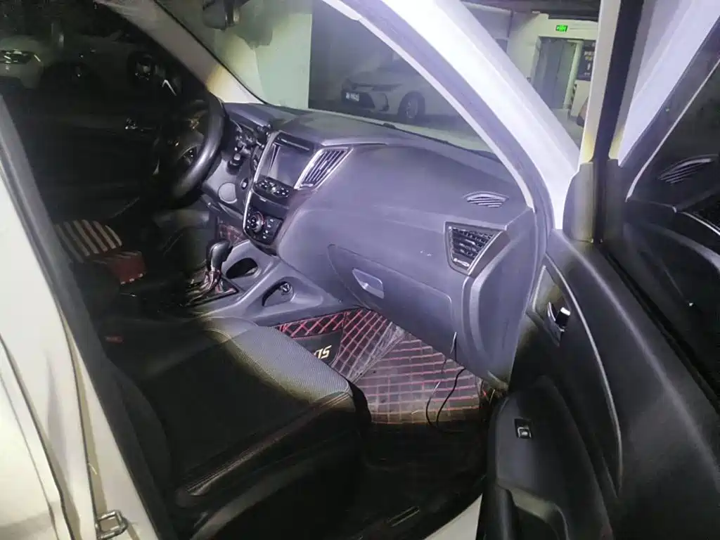 Photo 13 - Changan CS75