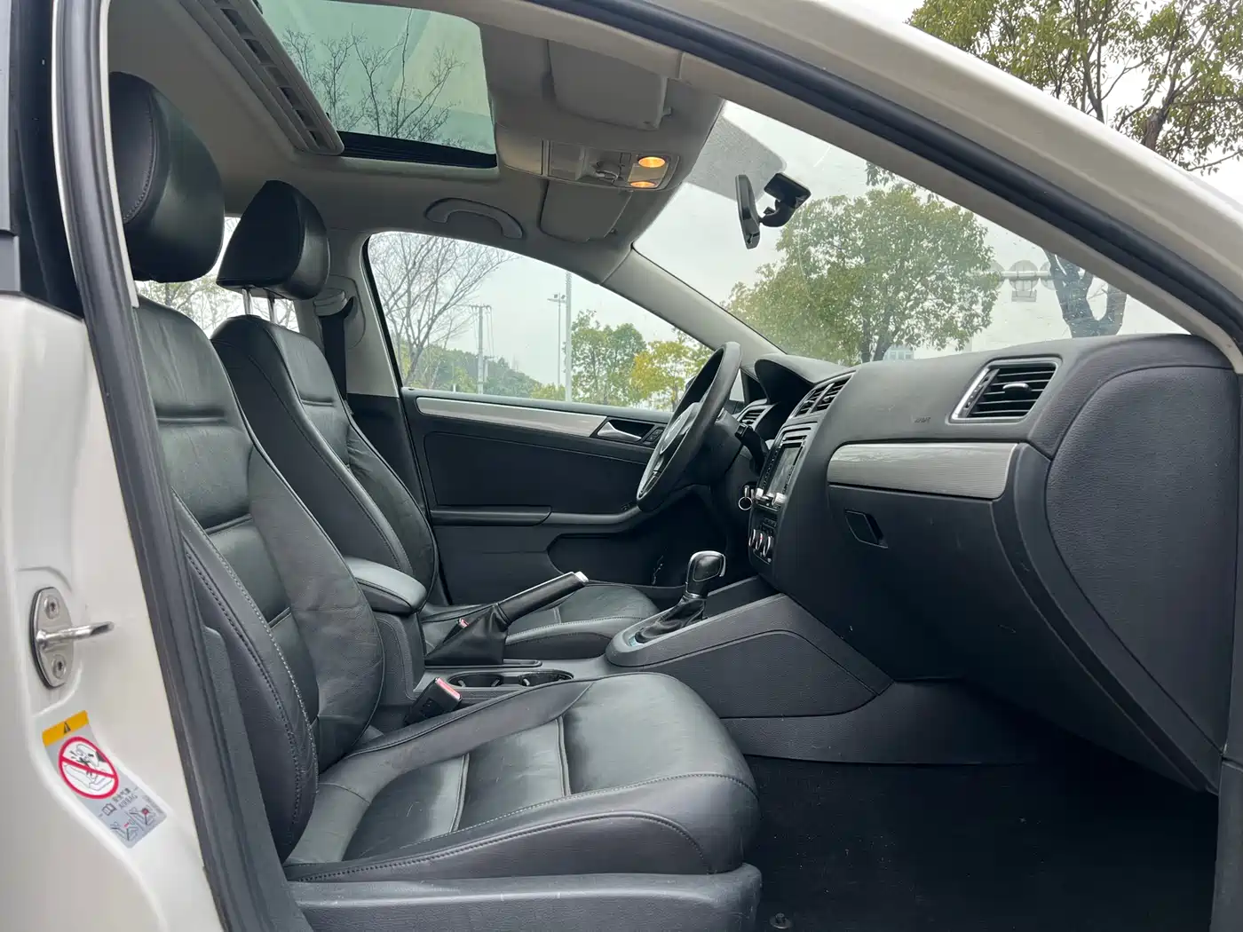 Volkswagen Sagitar 2012 1.6L Automatic Comfort Type фото 19