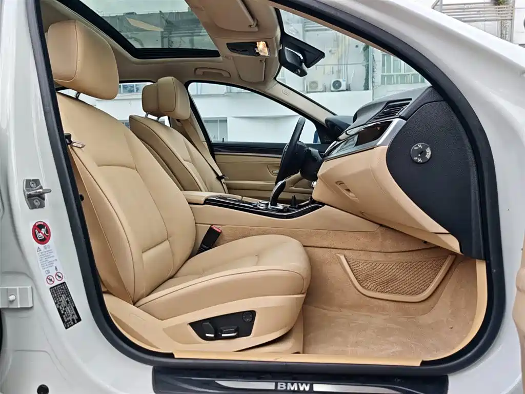 BMW 5 Series 2013 525Li Leadership фото 20