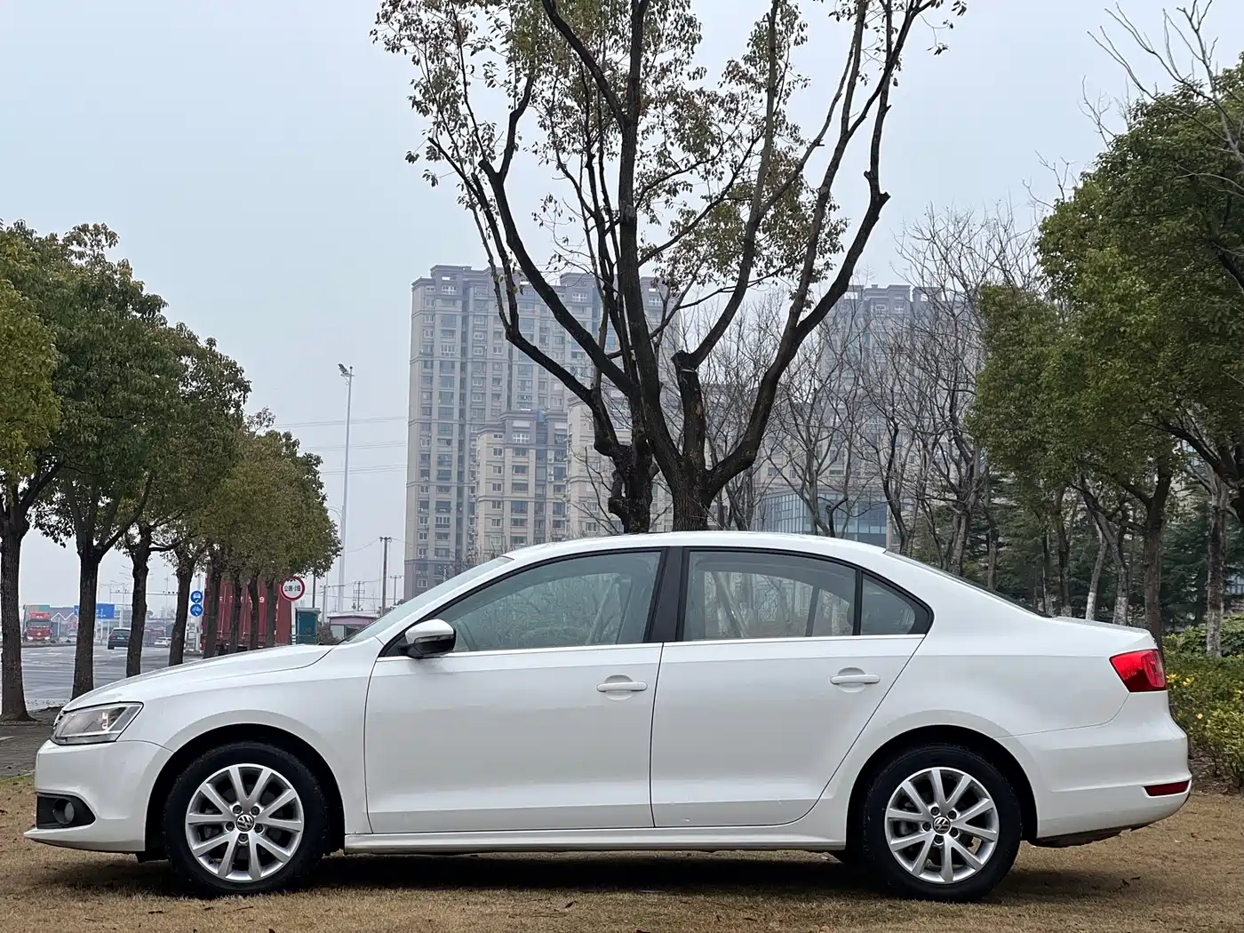 Volkswagen Sagitar 2012 1.6L Automatic Comfort Type фото 18