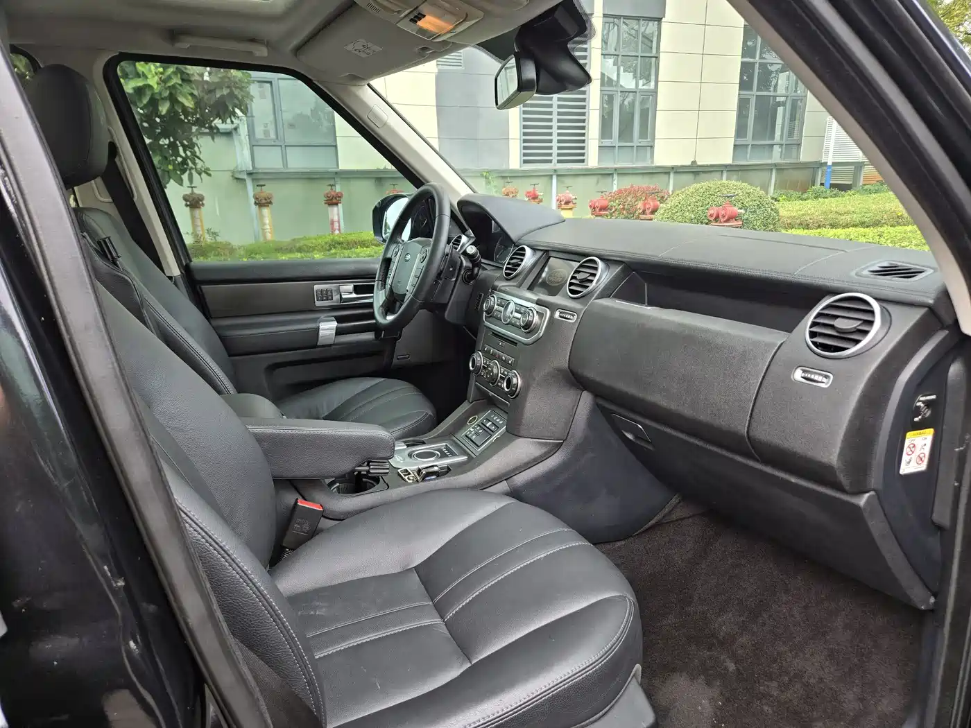 Land Rover Discovery 2015 3.0 SDV6 HSE Diesel фото 12