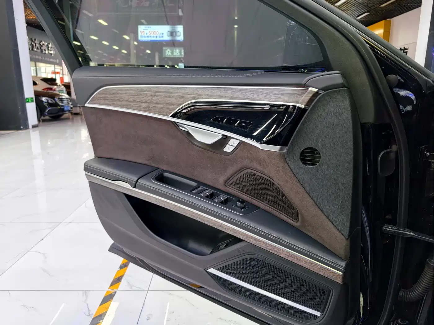 Audi A8 2023 A8L 55 TFSI quattro Flagship фото 14