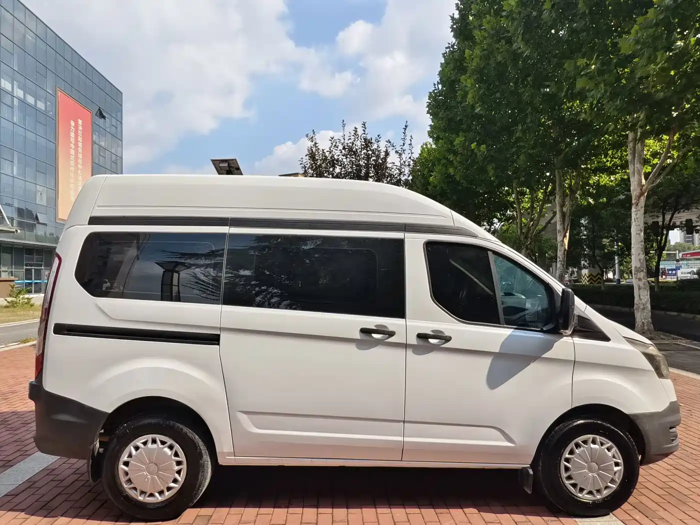 Ford Transit 2018 2017 Model 2.0T Diesel Multi-purpose Commercial Vehicle Short Wheelbase Medium Roof China IV