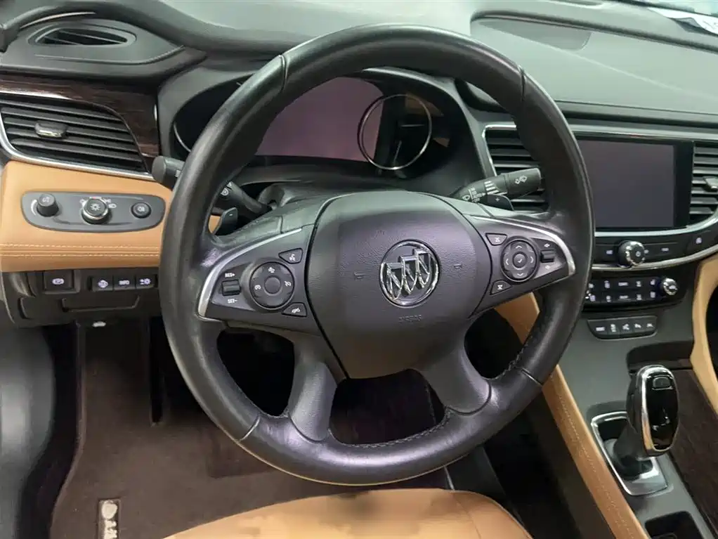 Buick LaCrosse 2018 Model 28T Luxury Edition фото 3