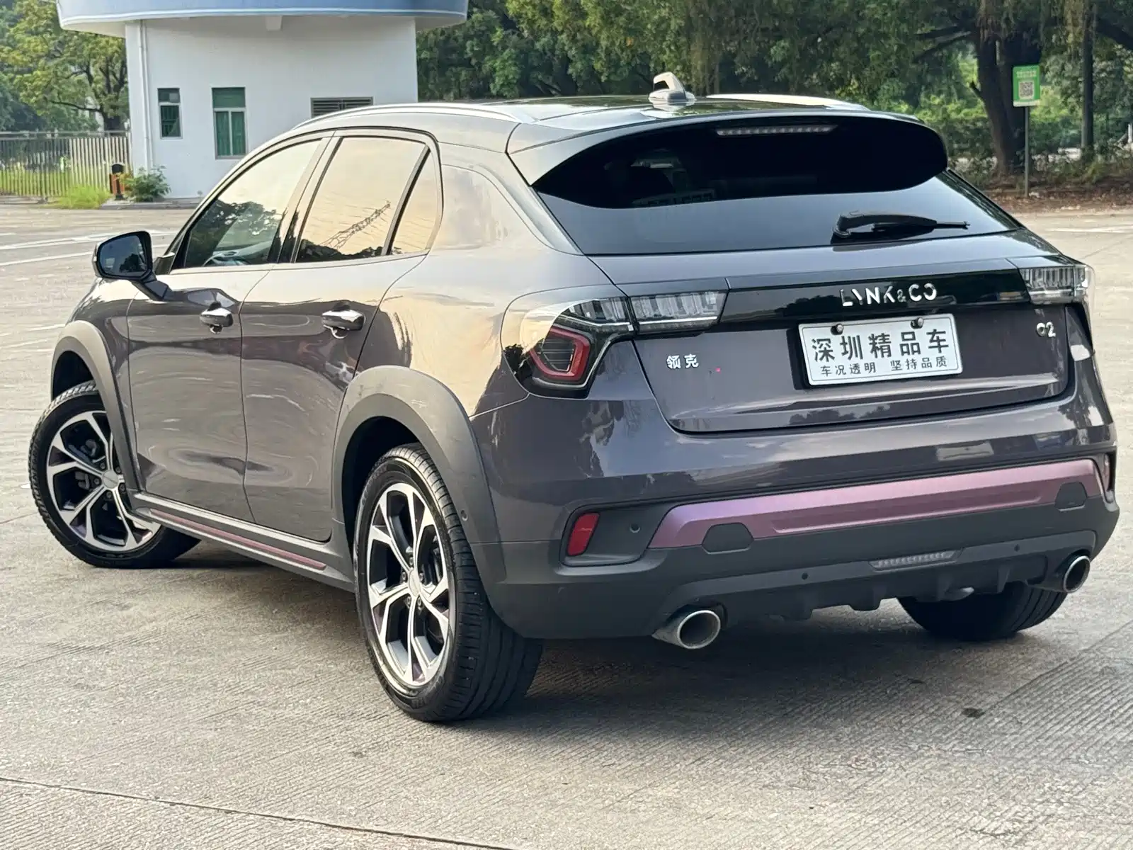 Фото 3 - Lynk & Co 02
