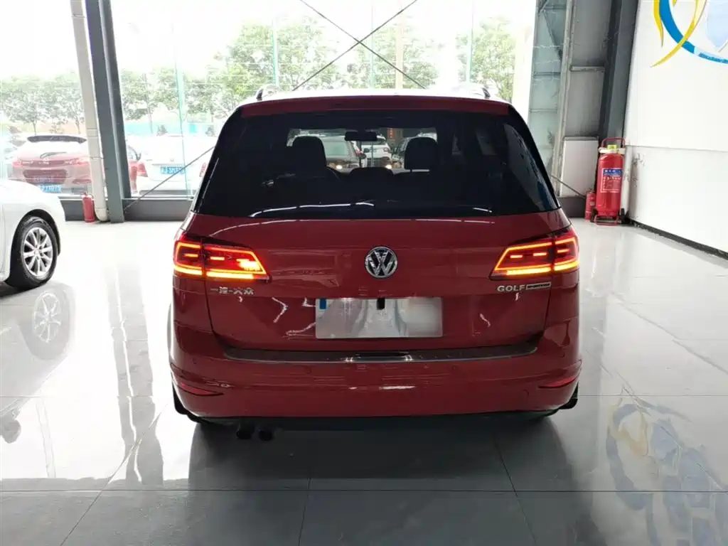 Volkswagen Golf Sportsvan 2016 230TSI Automatic Progressive фото 6