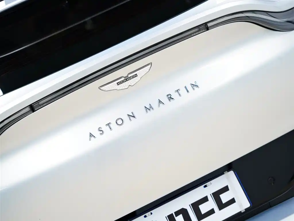 ASTON MARTIN DBX