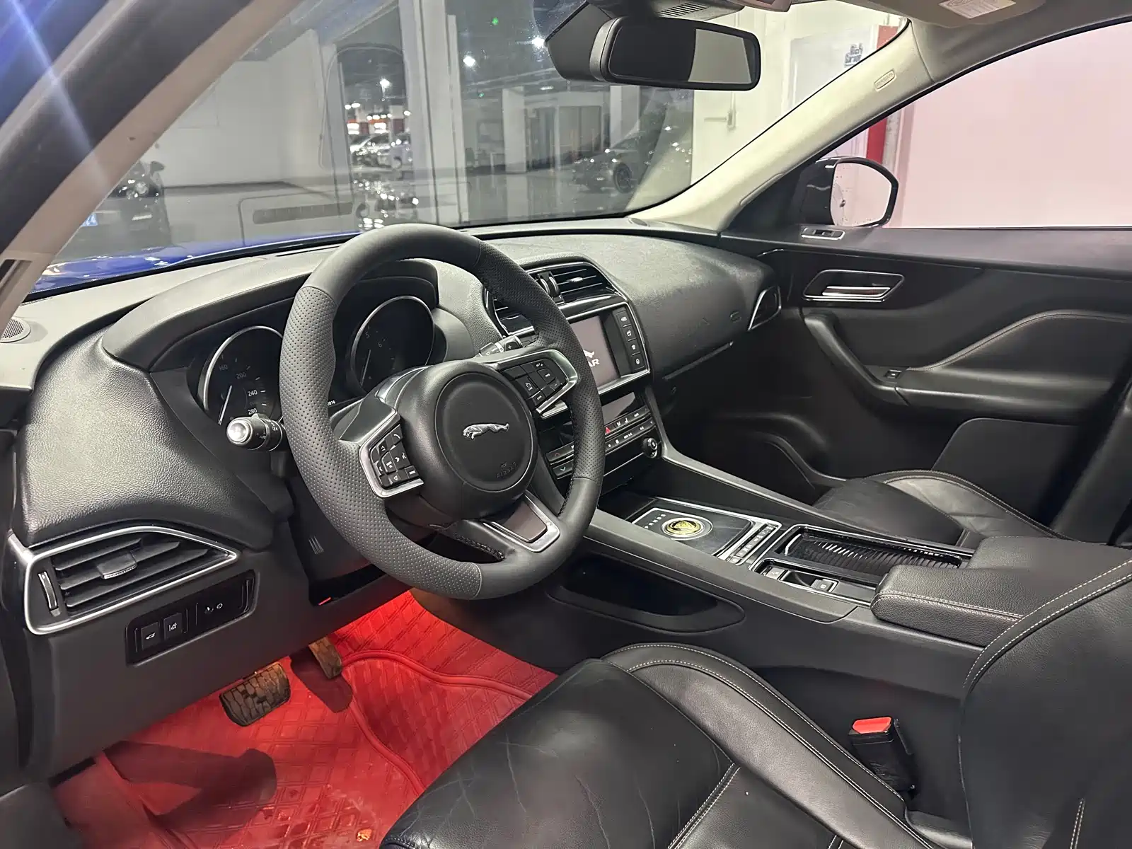 Фото 7 - Jaguar F-PACE