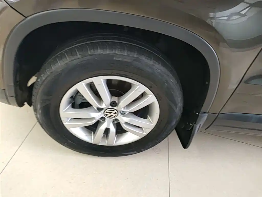 Volkswagen Tiguan 2015 1.8TSI Automatic 2WD Trendline фото 23