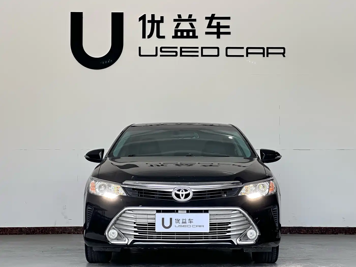 Toyota Camry 2016 2.0G 10th Anniversary Leading Edition фото 2