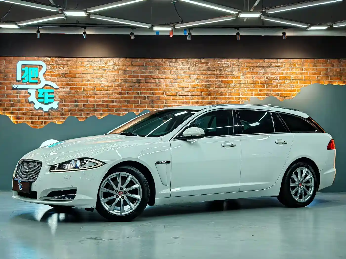 Jaguar XF 2015 2015 XF 2.0T Sportbrake Luxury Edition