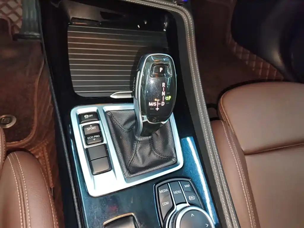 BMW 1 Series 2022 120i M Sport Shadow Edition фото 14