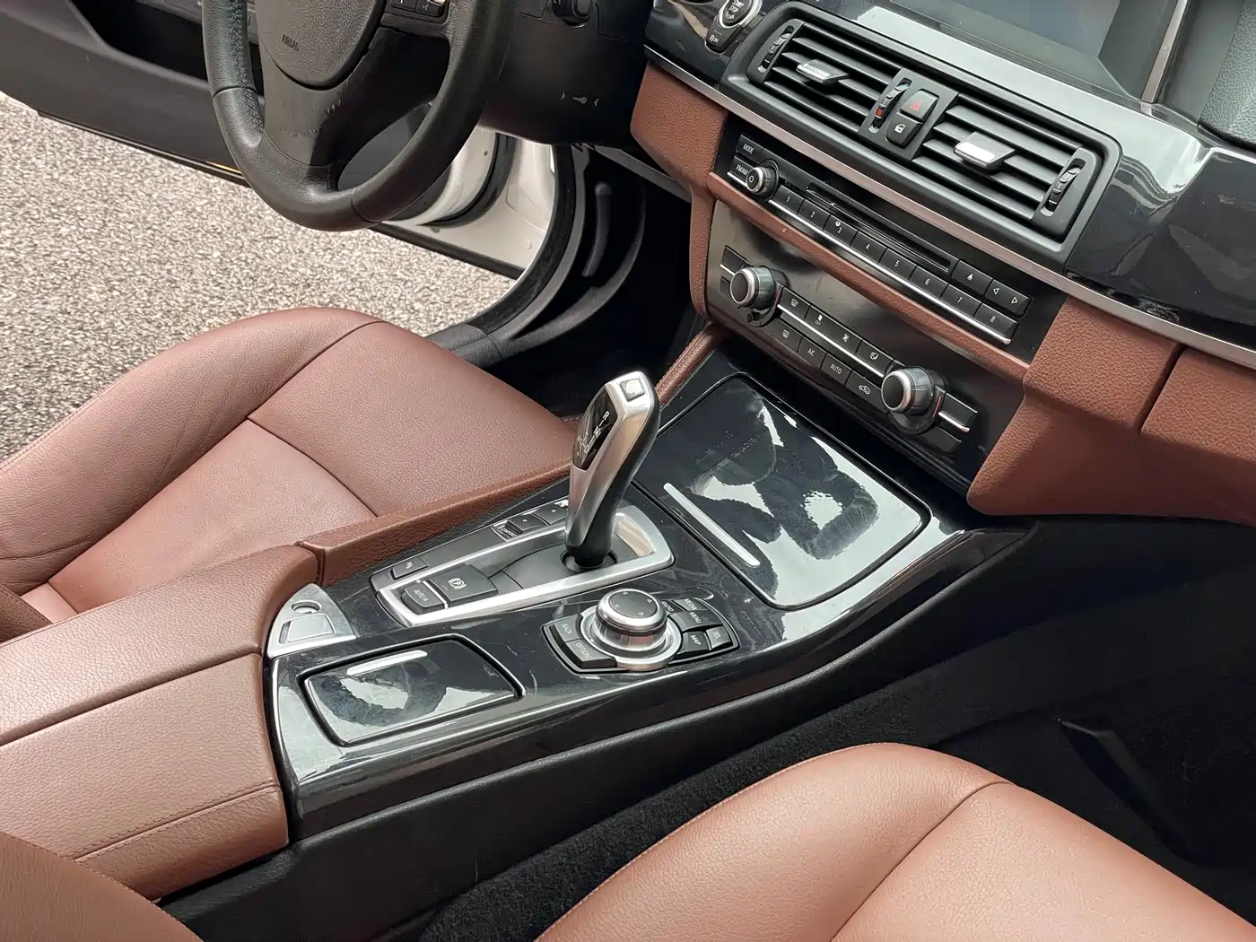 BMW 5 Series 2014 520Li Elegance фото 16