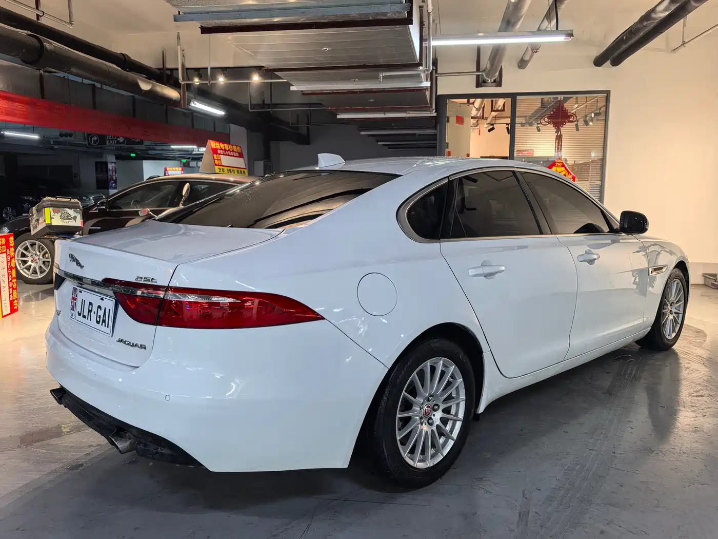 Jaguar XF 2016 2016 XF 2.0T 2WD Elegance Edition