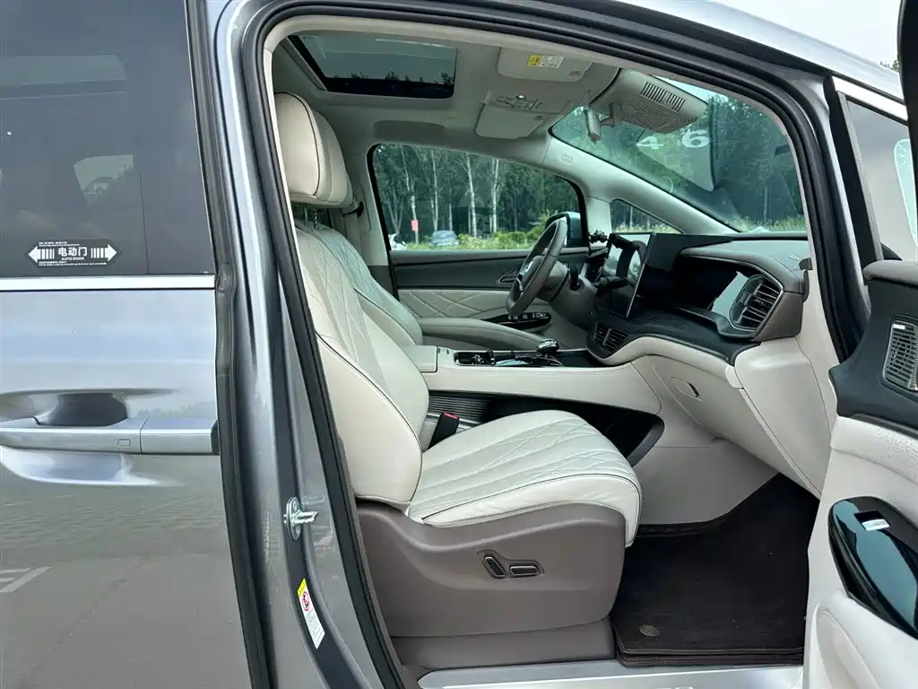 Denza D9 2022 DM-i 970 All-Wheel Drive Honor Edition фото 16