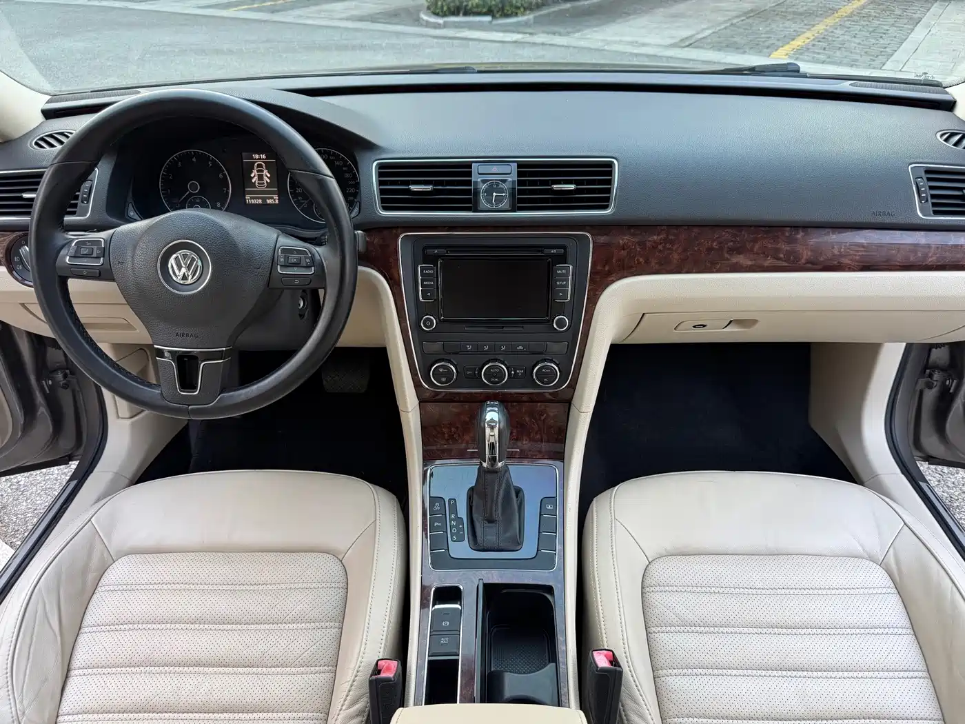 Volkswagen Passat 2012 2011 1.8TSI DSG Royal Edition