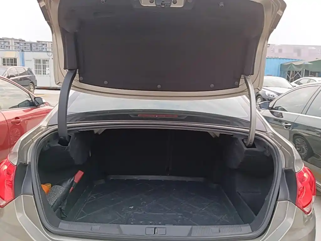 Фото 19 - Citroën C4L