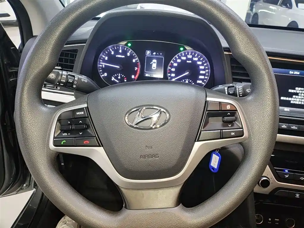 Hyundai Elantra 2016 Model 1.6L Automatic Smart Elite фото 11