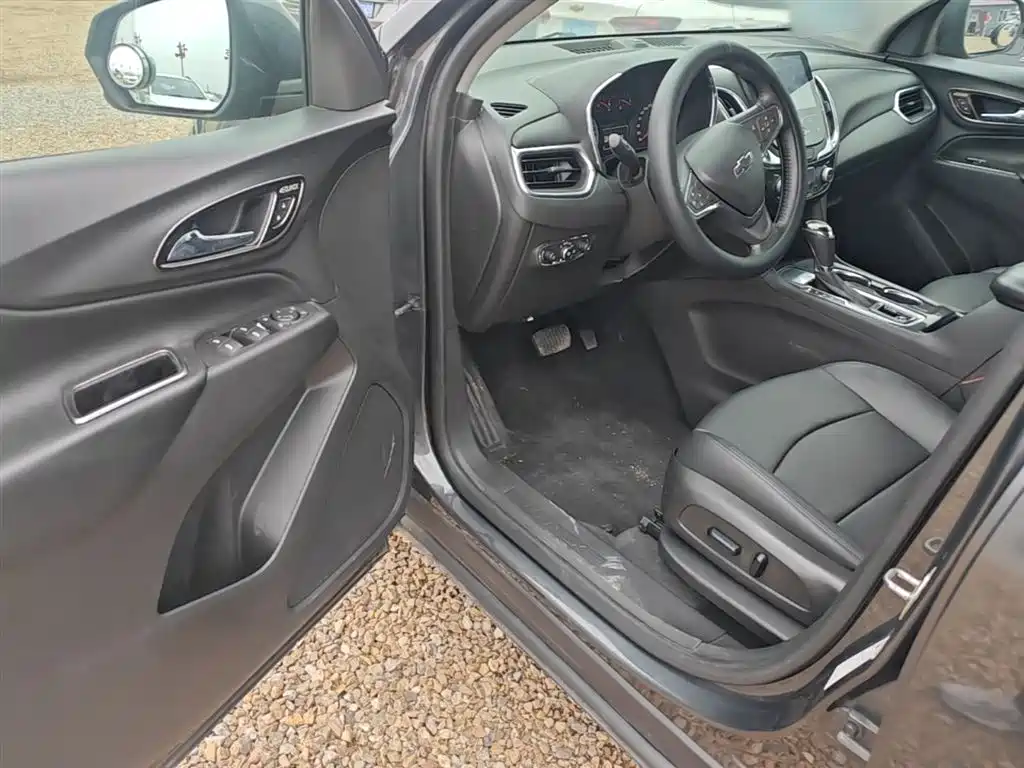 Chevrolet Equinox 2018 535T Automatic Galloping Edition фото 16
