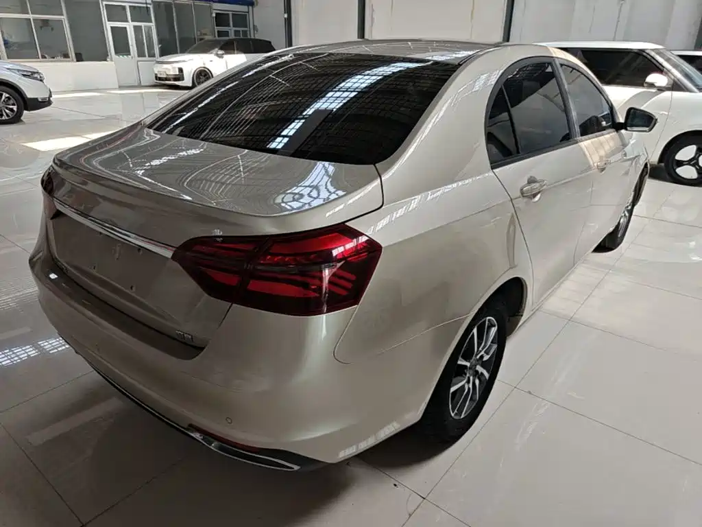 Фото 7 - Geely Emgrand