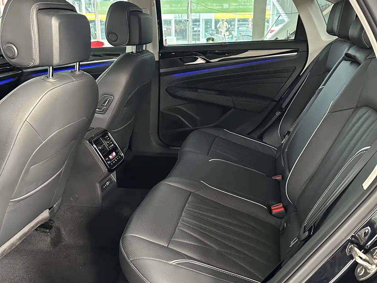 Volkswagen Passat 2022 330TSI Starry Sky Premium Edition фото 6