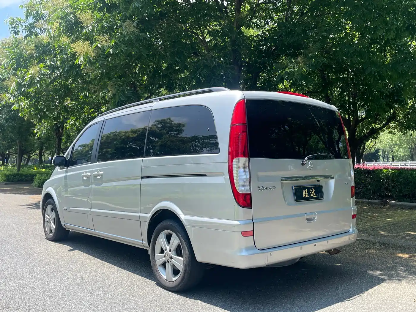 Mercedes-Benz Viano 2011 2.5L Luxury Edition фото 8