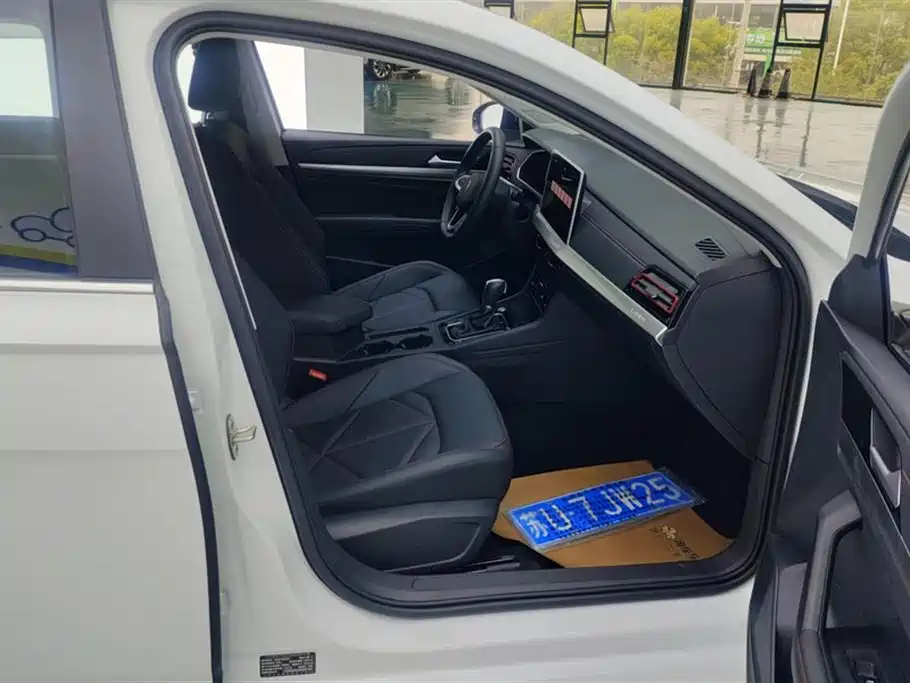 Volkswagen Lavida 2024 Model 300TSI DSG Starlight Leading Edition фото 8