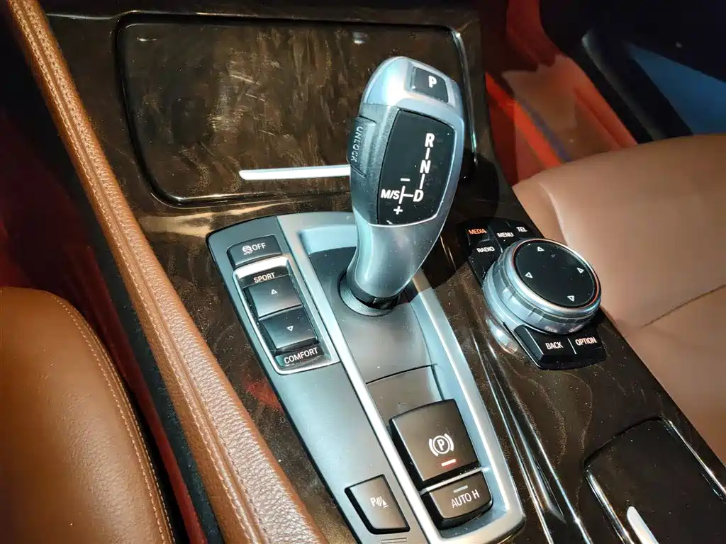 BMW 5 Series 2014 528Li Leading Edition фото 7