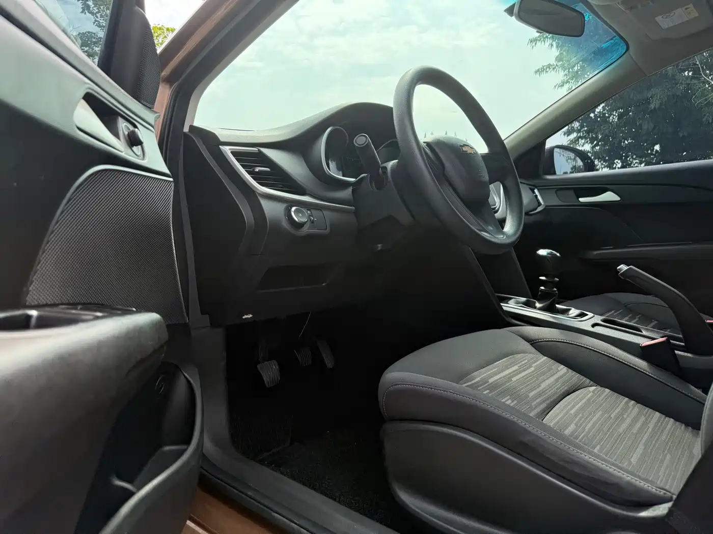 Chevrolet Cavalier 2016 1.5L Manual Enjoyment Edition фото 8