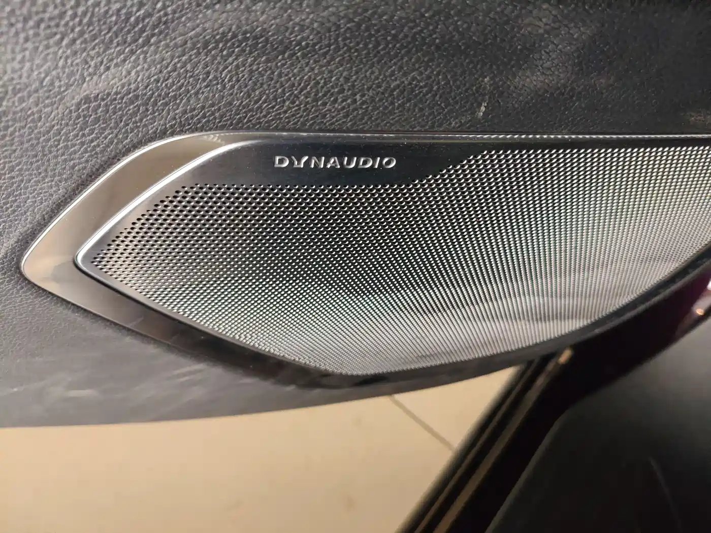 Hongqi HQ9 PHEV 2024 Model 2.0T AWD Luxury Edition фото 23