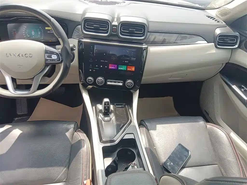 Lynk & Co 02 2018 Model 1.5T DCT 2WD Yao Pro Edition China V фото 10