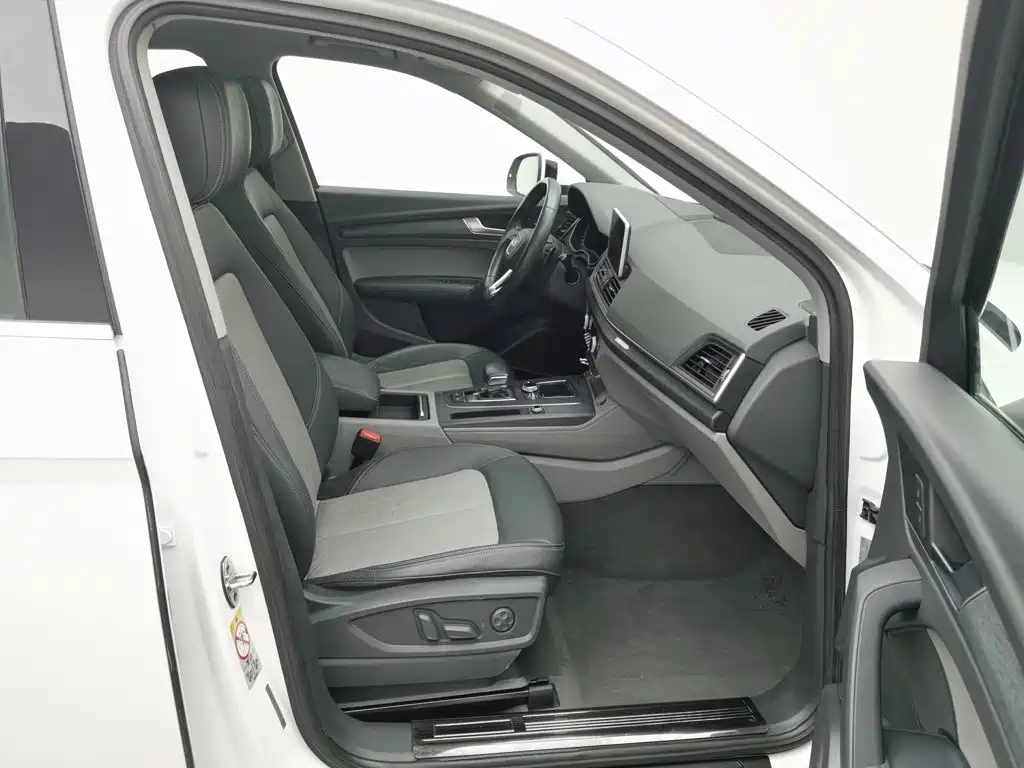 Фото 23 - Audi Q5L