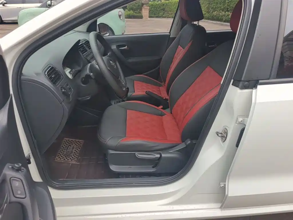Volkswagen Polo 2016 1.4L Manual Trend фото 15