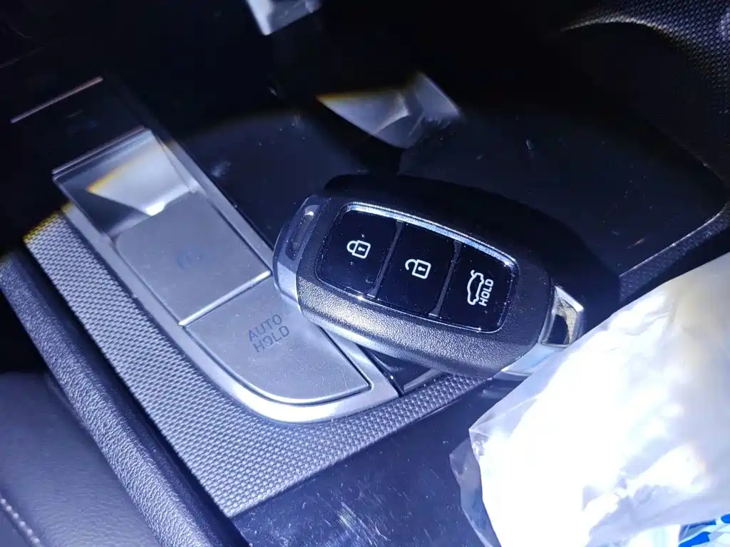 Фото 12 - Hyundai Elantra