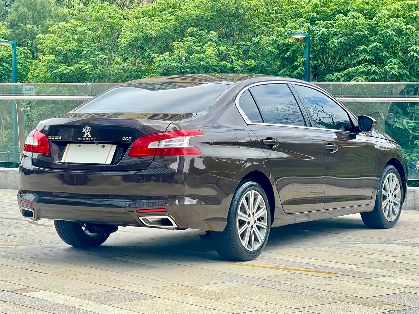 Peugeot 408 2016 1.6T Automatic Luxury Edition фото 4