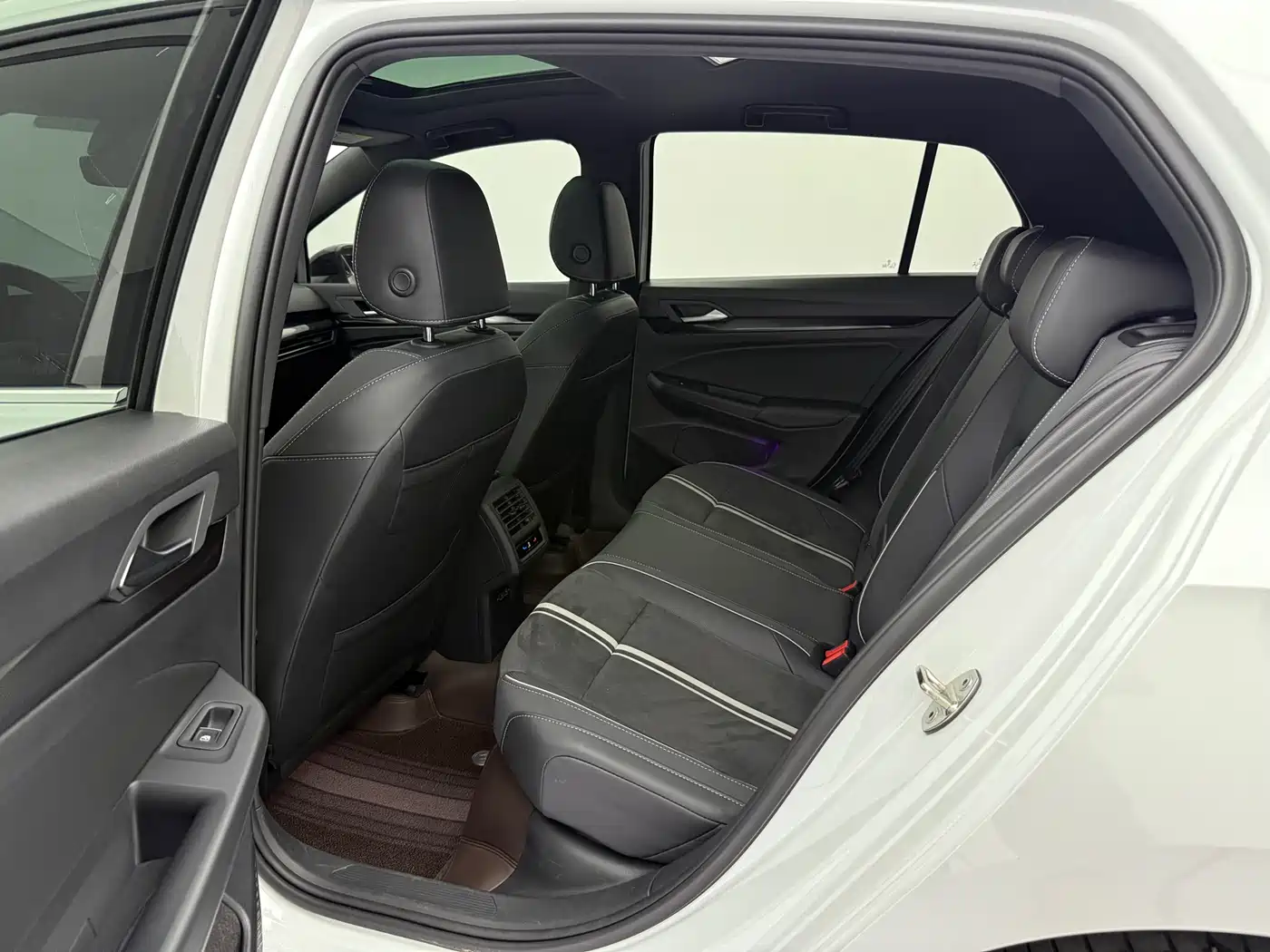 Volkswagen Golf 2021 280TSI DSG R-Line фото 11
